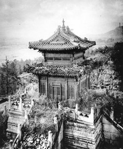 El Pabellón de Bronce Baoyun en el Palacio de Verano, Pekín, c.1867-72